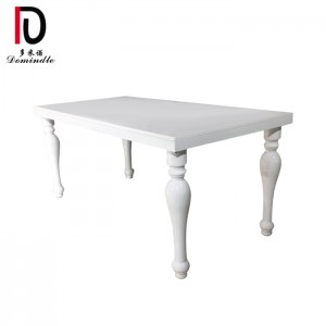 Modern white wedding table