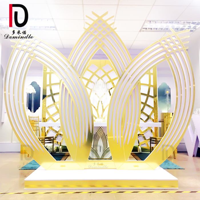 Good quality Wedding Decoration From China – Hot selling inventory events design wedding gold acrylic backdrop panel decoration – Dominate